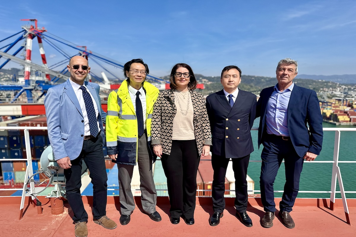 La Spezia Container Terminal e AdsP accolgono nel porto spezzino la Cosco Shipping Aries da 20.000 teu