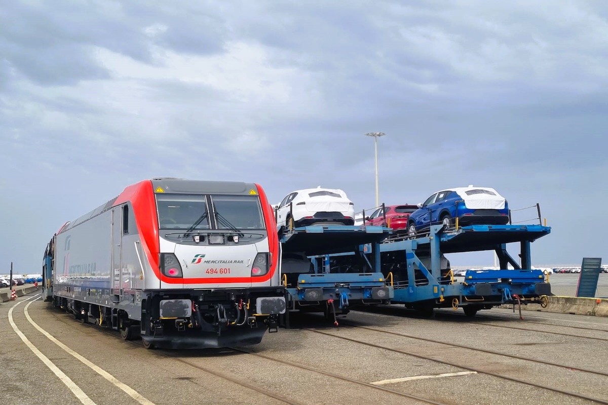 Polo Logistica FS: in servizio a Gioia Tauro le nuove locomotive 'Traxx Universal DC' con sistema ultimo miglio