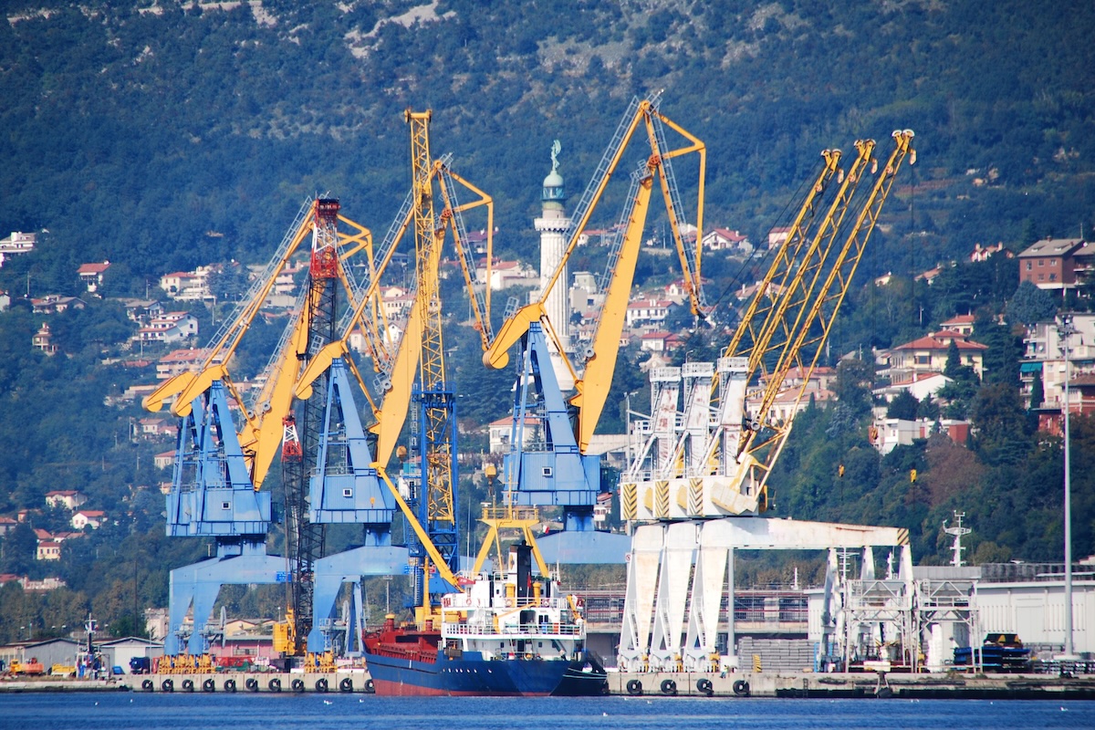 Porto di Trieste in lieve flessione, Monfalcone in forte crescita: primo trimestre di luci e ombre